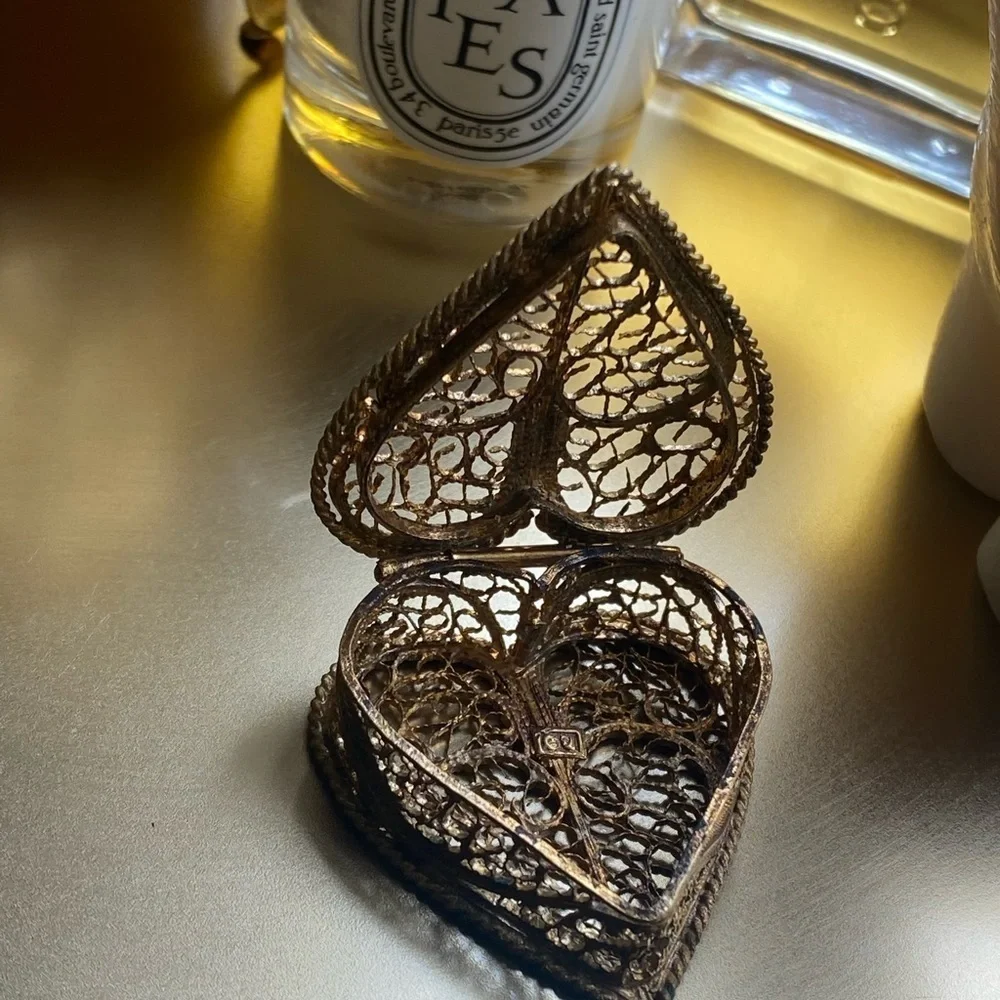 𝅺antique Signed CU Gold Gilt Filigree 1.5” mini heart proposal box